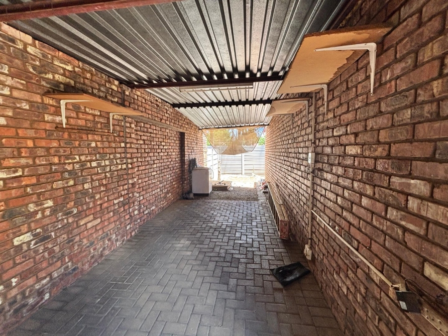 2 Bedroom Property for Sale in Langenhovenpark Free State